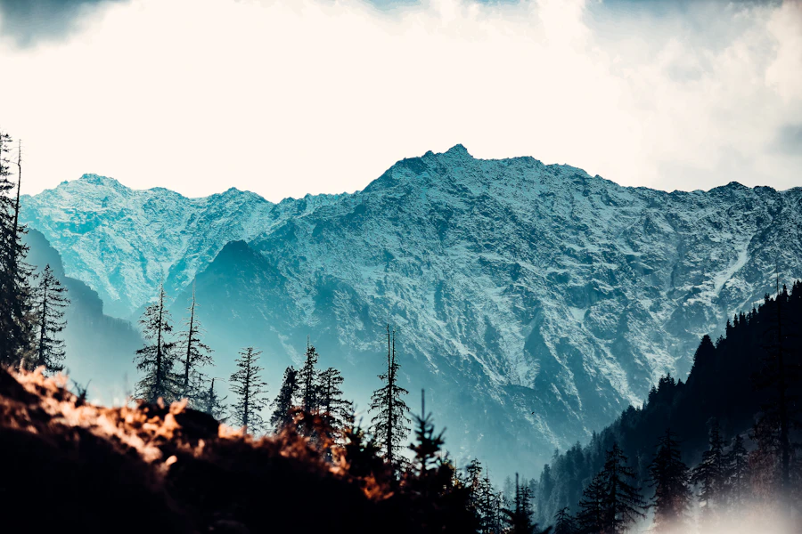 Mountain scenery for a Kashmir holiday